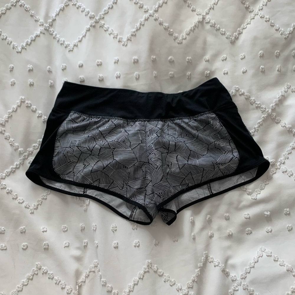 Black and White Patterned Nike Dri-Fit Shorts For Working Out Size Medium